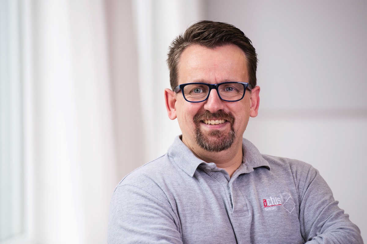 Stacks Image 1346320